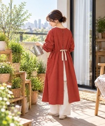 エプロンワンピース ワンピース」に該当するレディースファッション