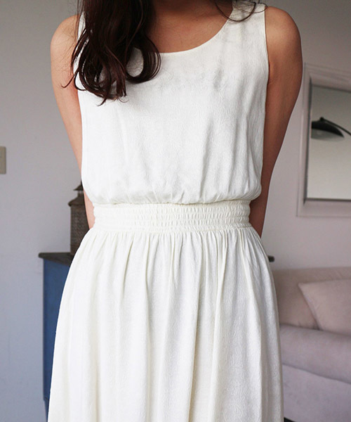 FREE'S MART（フリーズマート）の「《【MOOK本掲載 紗栄子さん 宮田聡子さん着用】レーヨンドビーレースアップロングワンピース》（ワンピース・レディース・ホワイト/パープル/ネイビー/ホワイト系その他・FREE）」の6枚目の写真