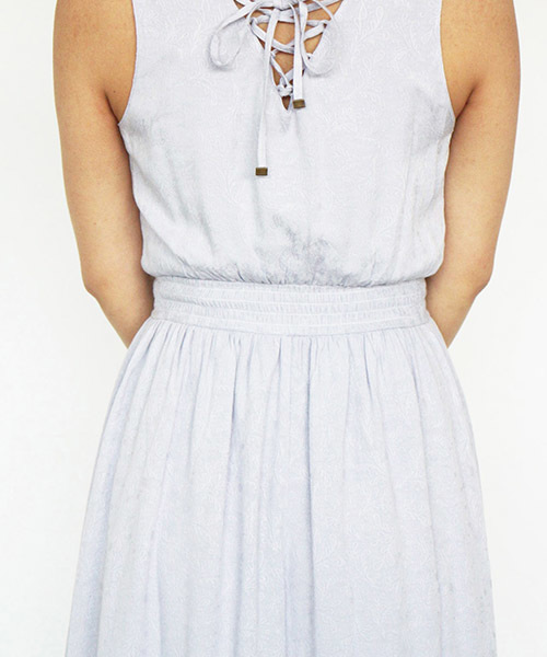 FREE'S MART（フリーズマート）の「《【MOOK本掲載 紗栄子さん 宮田聡子さん着用】レーヨンドビーレースアップロングワンピース》（ワンピース・レディース・ホワイト/パープル/ネイビー/ホワイト系その他・FREE）」の13枚目の写真