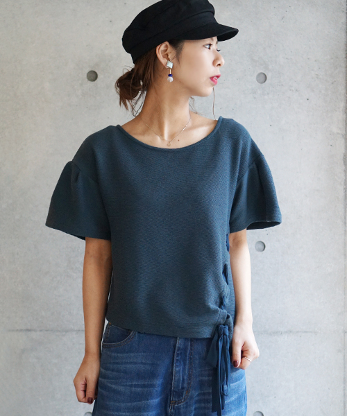 laboratory work（ラボラトリーワーク）の「アシメレースアップ袖フレアプルオーバー（Tシャツ/カットソー・レディース・グリーン/ピンクベージュ/オフホワイト・MEDIUM）」の2枚目の写真