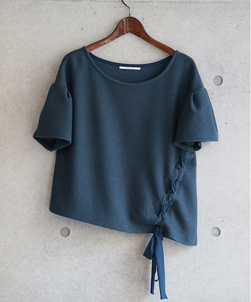 laboratory work（ラボラトリーワーク）の「アシメレースアップ袖フレアプルオーバー（Tシャツ/カットソー・レディース・グリーン/ピンクベージュ/オフホワイト・MEDIUM）」の10枚目の写真