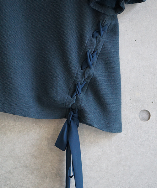 laboratory work（ラボラトリーワーク）の「アシメレースアップ袖フレアプルオーバー（Tシャツ/カットソー・レディース・グリーン/ピンクベージュ/オフホワイト・MEDIUM）」の11枚目の写真