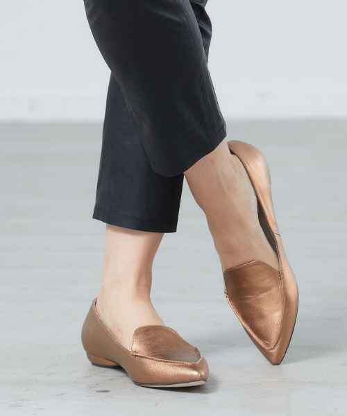 Au BANNISTER（オゥバニスター）の「ファーインソールモカカッターパンプス（パンプス・レディース・グレー/ブラック/ワイン/ブロンズ・39/37/38/35/36）」の4枚目の写真