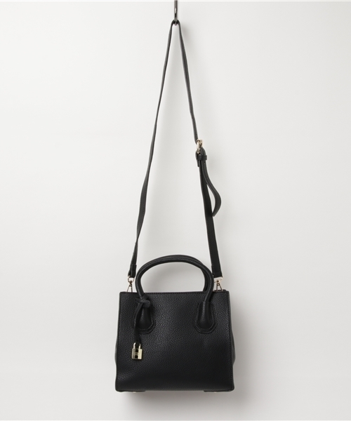 PLAIN CLOTHING（プレーンクロージング）の「南京錠付きショルダーバッグ【PLAIN CLOTHING】（ショルダーバッグ・レディース・ベージュ/ネイビー/モカ/キャメル/グレー/レッド/ブラック・FREE）」の2枚目の写真