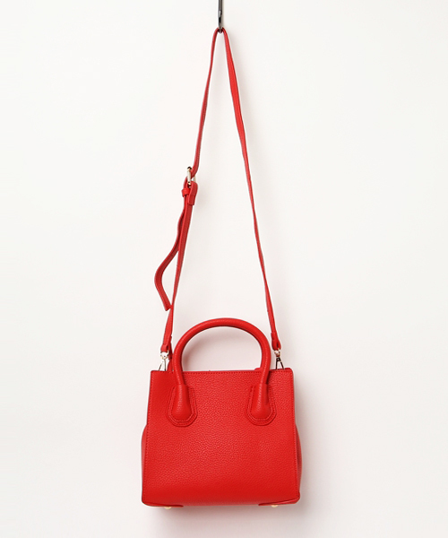 PLAIN CLOTHING（プレーンクロージング）の「南京錠付きショルダーバッグ【PLAIN CLOTHING】（ショルダーバッグ・レディース・ベージュ/ネイビー/モカ/キャメル/グレー/レッド/ブラック・FREE）」の8枚目の写真