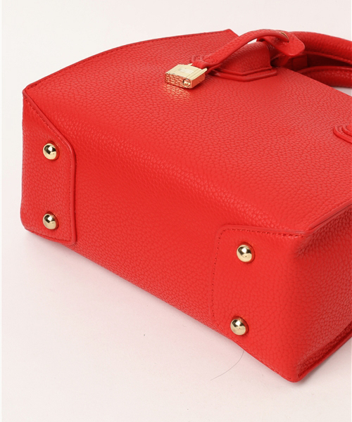 PLAIN CLOTHING（プレーンクロージング）の「南京錠付きショルダーバッグ【PLAIN CLOTHING】（ショルダーバッグ・レディース・ベージュ/ネイビー/モカ/キャメル/グレー/レッド/ブラック・FREE）」の9枚目の写真