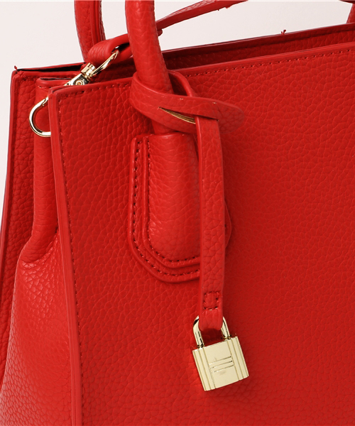 PLAIN CLOTHING（プレーンクロージング）の「南京錠付きショルダーバッグ【PLAIN CLOTHING】（ショルダーバッグ・レディース・ベージュ/ネイビー/モカ/キャメル/グレー/レッド/ブラック・FREE）」の10枚目の写真