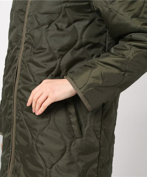 earth music&ecology（アースミュージックアンドエコロジー）の「リバーシブルキルティングコート（ノーカラージャケット・レディース・カーキ/ネイビー・FREE）」の8枚目の写真