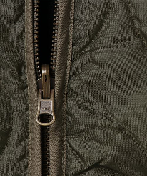 earth music&ecology（アースミュージックアンドエコロジー）の「リバーシブルキルティングコート（ノーカラージャケット・レディース・カーキ/ネイビー・FREE）」の6枚目の写真