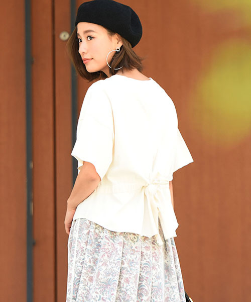 LIPSTAR（リップスター）の「ピグメント加工バックリボンカットソー（Tシャツ/カットソー・レディース・オフホワイト/ブラック/ブルー/グリーン系その他2・M）」の2枚目の写真