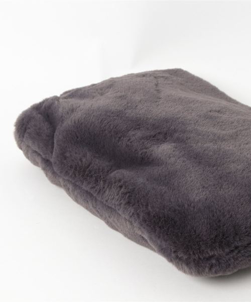 NATURAL BEAUTY BASIC（ナチュラルビューティーベーシック）の「【雑誌掲載】エコファークラッチ（クラッチバッグ・レディース・チャコールグレー/オフホワイト/グリーン・ﾌﾘ-）」の7枚目の写真