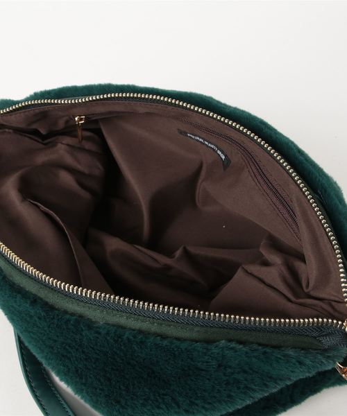 NATURAL BEAUTY BASIC（ナチュラルビューティーベーシック）の「【雑誌掲載】エコファークラッチ（クラッチバッグ・レディース・チャコールグレー/オフホワイト/グリーン・ﾌﾘ-）」の5枚目の写真