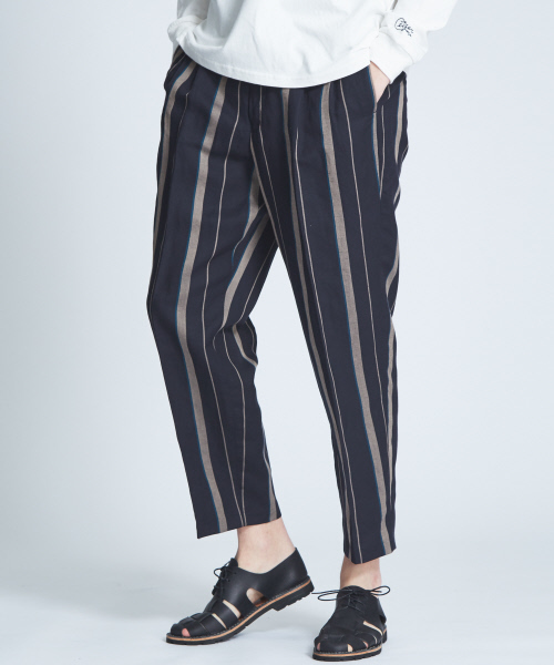 ABAHOUSE(アバハウス)の「テンセルリネンストライプワイドテーパードパンツ(その他パンツ・メンズ・オレンジ系その他/ネイビー・46/48)」の2枚目の写真