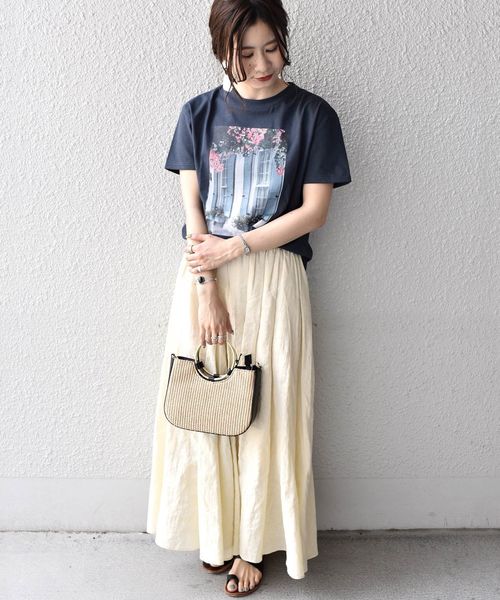 Khaju(カージュ)の「Khaju:フラワーフォトプリントTEE(Tシャツ/カットソー・レディース・ホワイト/チャコールグレー/ライトホワイト/ベージュ/ダークグレー/ホワイト系その他・ONE SIZE)」の16枚目の写真