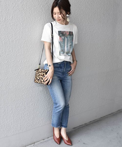 Khaju(カージュ)の「Khaju:フラワーフォトプリントTEE(Tシャツ/カットソー・レディース・ホワイト/チャコールグレー/ライトホワイト/ベージュ/ダークグレー/ホワイト系その他・ONE SIZE)」の13枚目の写真