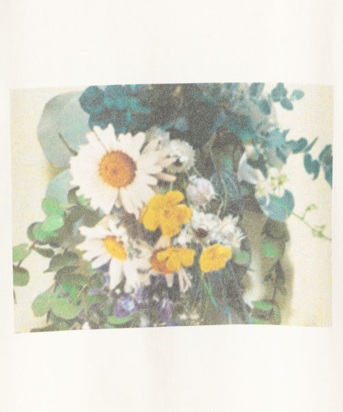 Khaju(カージュ)の「Khaju:フラワーフォトプリントTEE(Tシャツ/カットソー・レディース・ホワイト/チャコールグレー/ライトホワイト/ベージュ/ダークグレー/ホワイト系その他・ONE SIZE)」の10枚目の写真