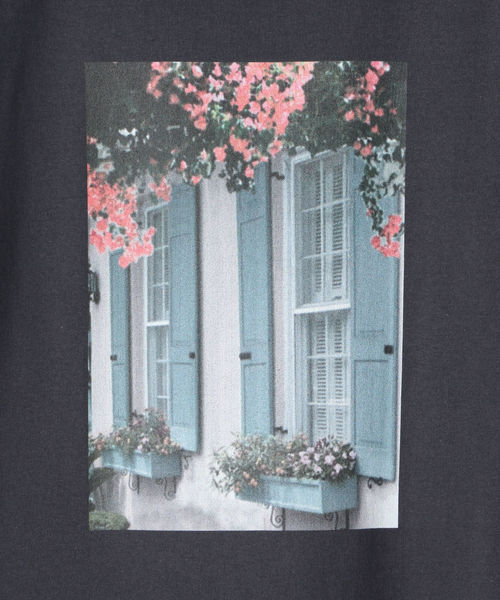 Khaju(カージュ)の「Khaju:フラワーフォトプリントTEE(Tシャツ/カットソー・レディース・ホワイト/チャコールグレー/ライトホワイト/ベージュ/ダークグレー/ホワイト系その他・ONE SIZE)」の20枚目の写真