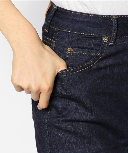 ROSE BUD（ローズバッド）の「(SUPER TRASH BORN IN LA) SAUL-CS14M023 DENIM TIGHT SKIRT（デニムスカート・レディース・インディゴブルー・23/24/25/26）」の4枚目の写真