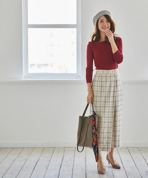 12Twelve Agenda(トゥエルブ アジェンダ)の「アシメオフショルニットプルオーバー(ニット/セーター・レディース・ブラック/ベージュ/レッド・M)」の6枚目の写真