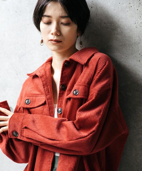 Chaco closet（チャコ クローゼット）の「ビッグシルエットコーデュロイCPOシャツジャケット（シャツ/ブラウス・レディース・ベージュ/カーキ/オレンジ/ブラウン・FREE）」の13枚目の写真