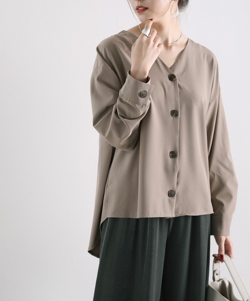 classicalelf(クラシカルエルフ)の「Classical Elf × malevie Vネックミドル丈後ろフレアノーカラーブラウス(長袖)(シャツ/ブラウス・レディース・モカ/ブラック/ホワイト/グレイッシュベージュ・LARGE/X-LARGE/MEDIUM)」の10枚目の写真