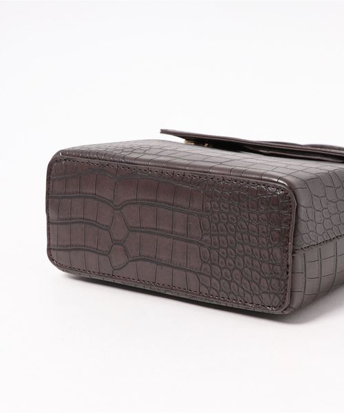 archives（アルシーヴ）の「ガラス合皮クリテショルダー（ショルダーバッグ・レディース・グリーン/ブラウン/ダークブラウン・MEDIUM）」の6枚目の写真