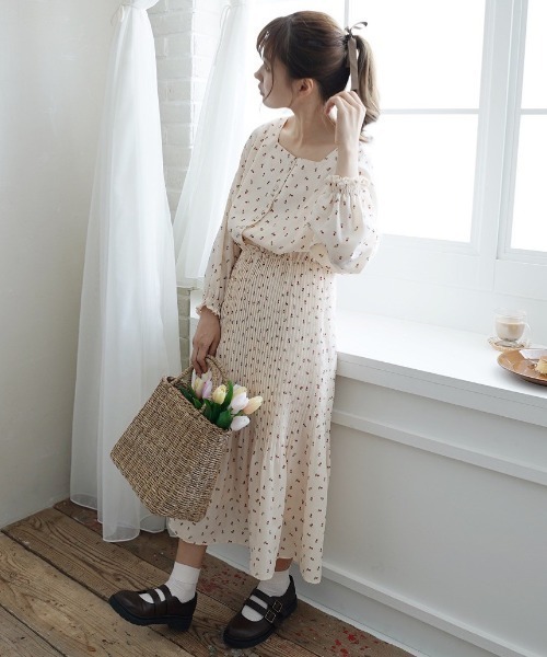 セール お花のプリーツワンピース ワンピース Moi Tytto モイテュット のファッション通販 Zozotown