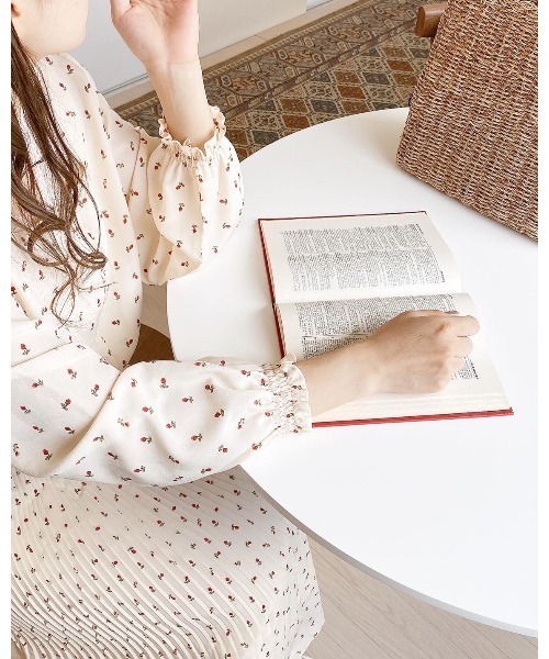 Tytto モイテュット のファッション お花のプリーツワンピース ワンピース Moi ワンピース セール