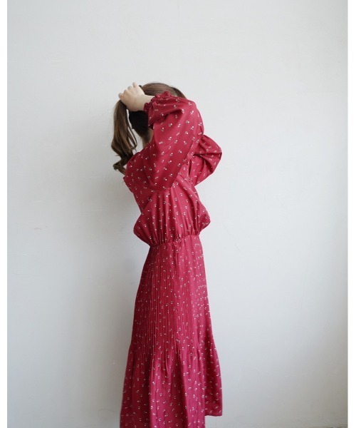 Tytto モイテュット のファッション お花のプリーツワンピース ワンピース Moi ワンピース セール