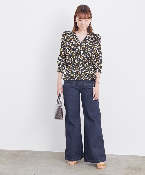 ADAM ET ROPE'(アダムエロペ)の「FLOWERカシュクールブラウス(シャツ/ブラウス・レディース・ブラック/ブラック系その他・FREE)」の3枚目の写真