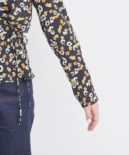 ADAM ET ROPE'(アダムエロペ)の「FLOWERカシュクールブラウス(シャツ/ブラウス・レディース・ブラック/ブラック系その他・FREE)」の9枚目の写真