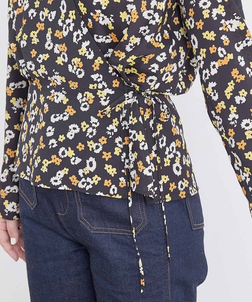 ADAM ET ROPE'(アダムエロペ)の「FLOWERカシュクールブラウス(シャツ/ブラウス・レディース・ブラック/ブラック系その他・FREE)」の10枚目の写真