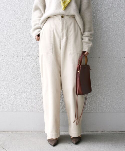 SHIPS（シップス）の「【WEB限定】コーデュロイポケットパンツ◇（その他パンツ・レディース・ブラック/ベージュ/オフホワイト/オリーブ/ブルー・SMALL/MEDIUM/LARGE/X-SMALL）」の22枚目の写真