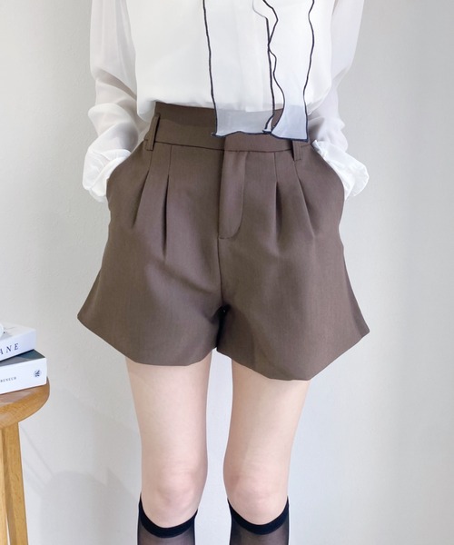 Loueme（ルエム）の「フロントタックハイウエストショートパンツ（裏地付き）（その他パンツ・レディース・ベージュ/ブラック/ブラウン・M）」の11枚目の写真