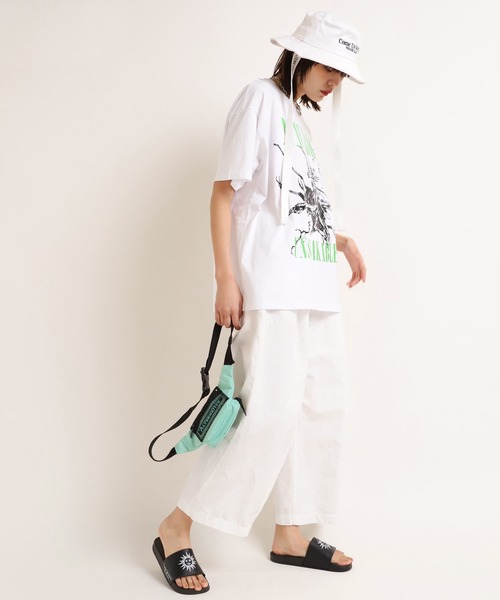 RNA（アールエヌエー）の「E4794 ロゴテープ2WAYバケットハット（ハット・レディース・ホワイト/ブラック/サックスブルー・FREE）」の4枚目の写真