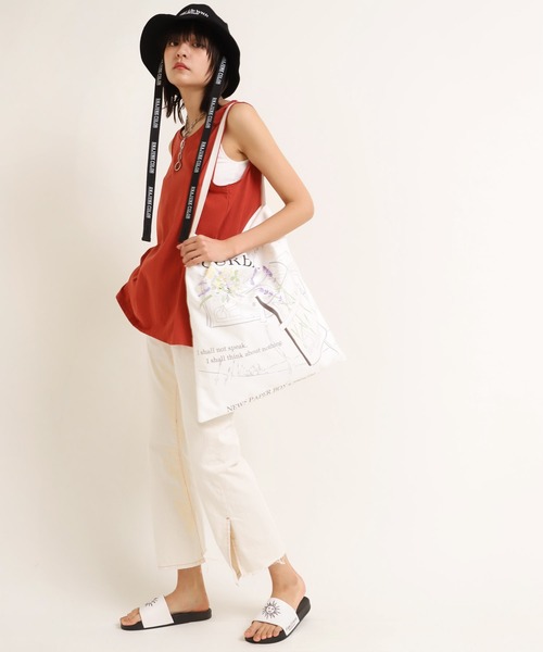 RNA（アールエヌエー）の「E4794 ロゴテープ2WAYバケットハット（ハット・レディース・ホワイト/ブラック/サックスブルー・FREE）」の12枚目の写真