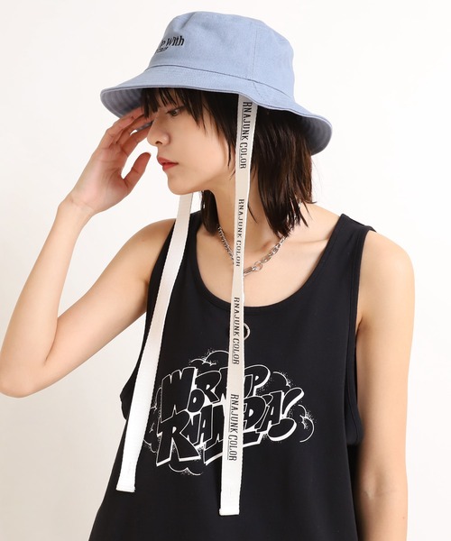 RNA（アールエヌエー）の「E4794 ロゴテープ2WAYバケットハット（ハット・レディース・ホワイト/ブラック/サックスブルー・FREE）」の5枚目の写真