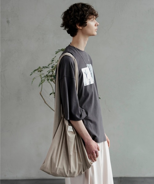 shiki tokyo（シキトウキョウ）の「マルチwayゆるトートバッグ（トートバッグ・メンズ・チャコールグレー/アイボリー・FREE）」の7枚目の写真