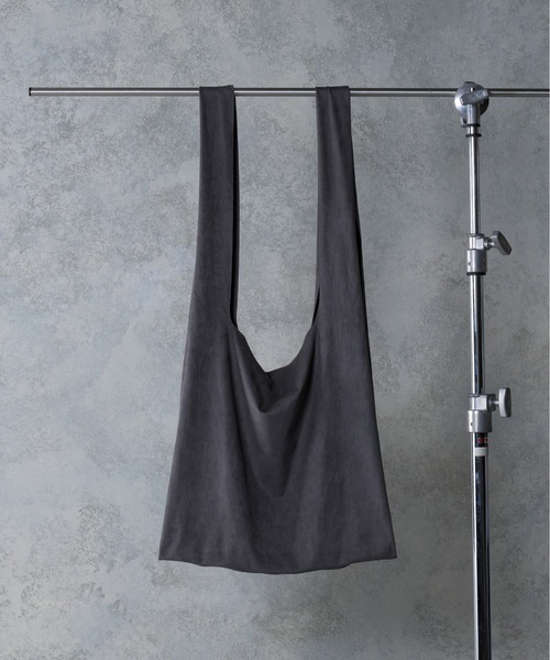 shiki tokyo（シキトウキョウ）の「マルチwayゆるトートバッグ（トートバッグ・メンズ・チャコールグレー/アイボリー・FREE）」の6枚目の写真