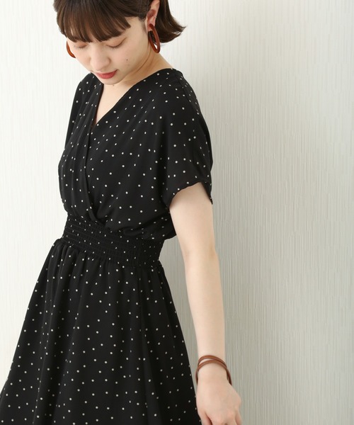 n'ee-ne（ネーネ）の「麻調合繊　カシュクールワンピース（ワンピース・レディース・グレイッシュベージュ/ブルー/ブラック/ドット・L/M）」の4枚目の写真