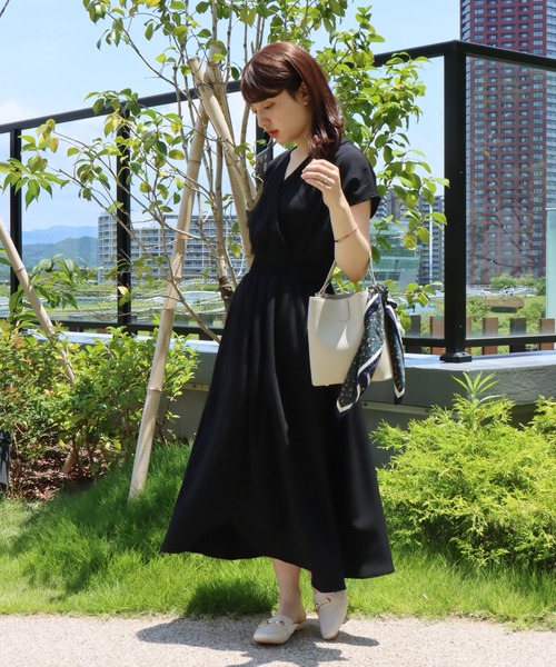 n'ee-ne（ネーネ）の「麻調合繊　カシュクールワンピース（ワンピース・レディース・グレイッシュベージュ/ブルー/ブラック/ドット・L/M）」の2枚目の写真