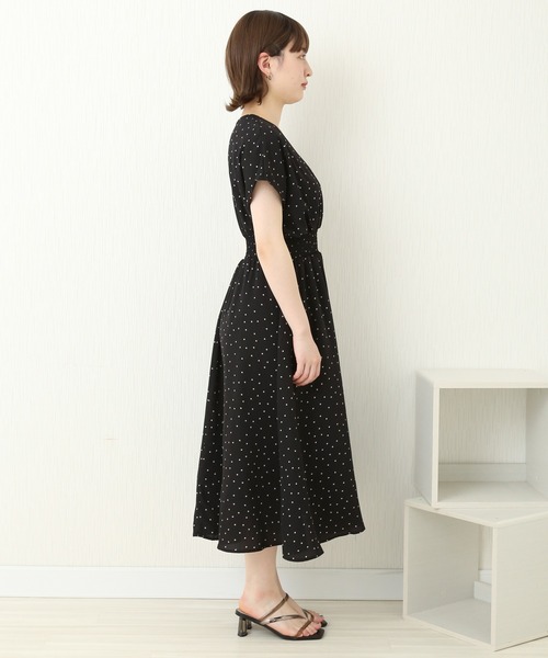 n'ee-ne（ネーネ）の「麻調合繊　カシュクールワンピース（ワンピース・レディース・グレイッシュベージュ/ブルー/ブラック/ドット・L/M）」の22枚目の写真