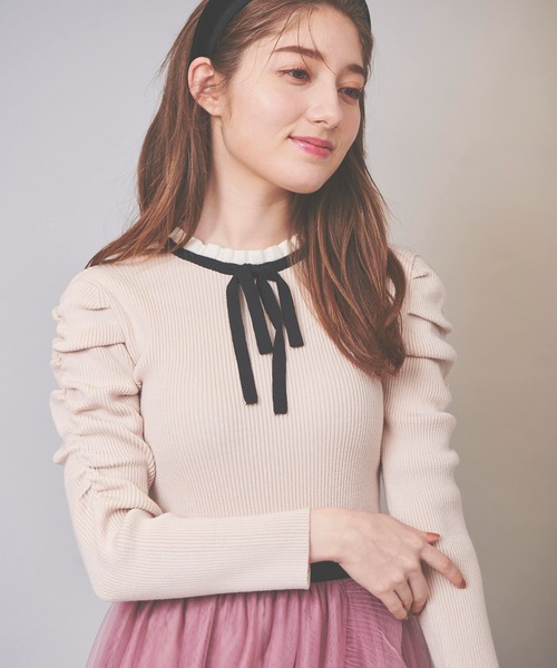 31 Sons de mode（トランテアン　ソン　ドゥ　モード）の「シャーリング袖ニット（ニット/セーター・レディース・クリーム/ラベンダー/ブラック・36）」の2枚目の写真