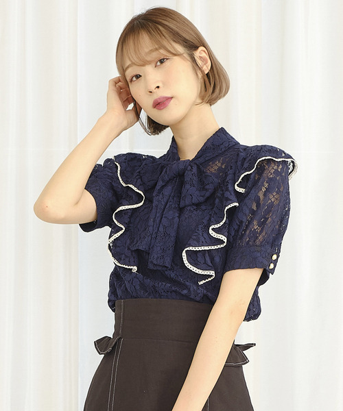 TITTY&CO.（ティティーアンドコー）の「フラワーレースラッフルブラウス（シャツ/ブラウス・レディース・ネイビー/オフホワイト/グリーン・FREE）」の3枚目の写真