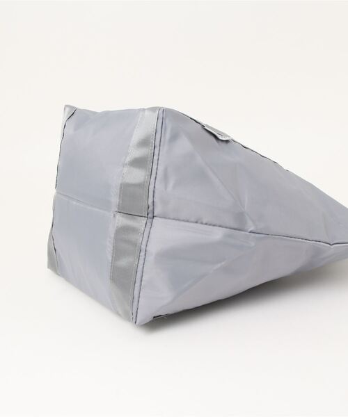 SALON adam et rope'（サロン アダム エ ロペ）の「【SALON adam et rope' オリジナル】クーラーポケッタブルバッグ（ハンドバッグ・レディース・ホワイト/グレー・FREE）」の4枚目の写真