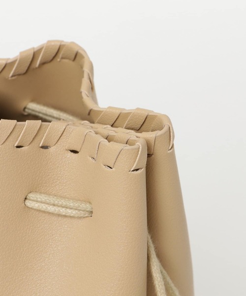 KBF（ケイビーエフ）の「カガリステッチ巾着BAG（ショルダーバッグ・レディース・ブラック/ベージュ/カーキ・ONE）」の13枚目の写真