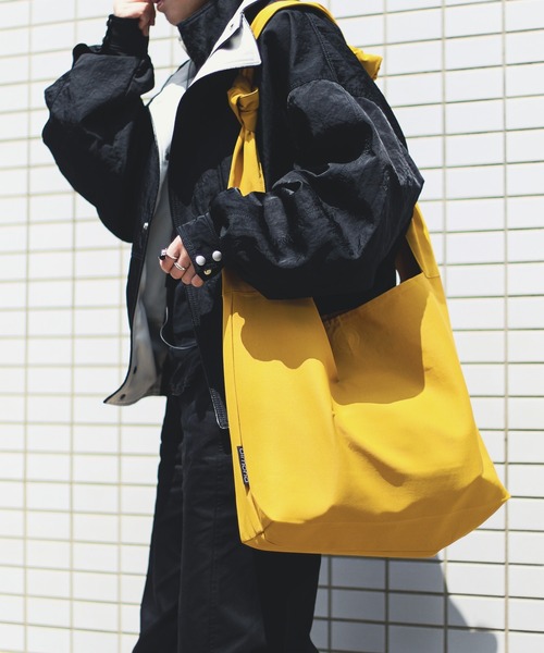 aimoha（アイモハ）の「シンプルナイロントートバッグ（トートバッグ・レディース・ブラック/ベージュ/ブルー/グリーン/ライトグレー/ブラウン/ラベンダー/マスタード/オレンジ/カーキ/ライトグリーン/ピンク/ダークグレー/ミント/ネイビー・FREE）」の13枚目の写真