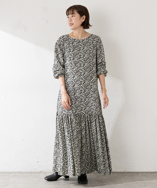 SHENERY（シーナリー）の「プリントティアードロングワンピース（ワンピース・レディース・ブラック/ブルー・FREE）」の6枚目の写真