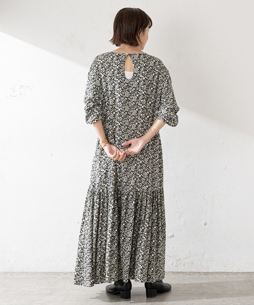 SHENERY（シーナリー）の「プリントティアードロングワンピース（ワンピース・レディース・ブラック/ブルー・FREE）」の10枚目の写真