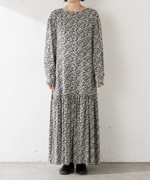 SHENERY（シーナリー）の「プリントティアードロングワンピース（ワンピース・レディース・ブラック/ブルー・FREE）」の18枚目の写真